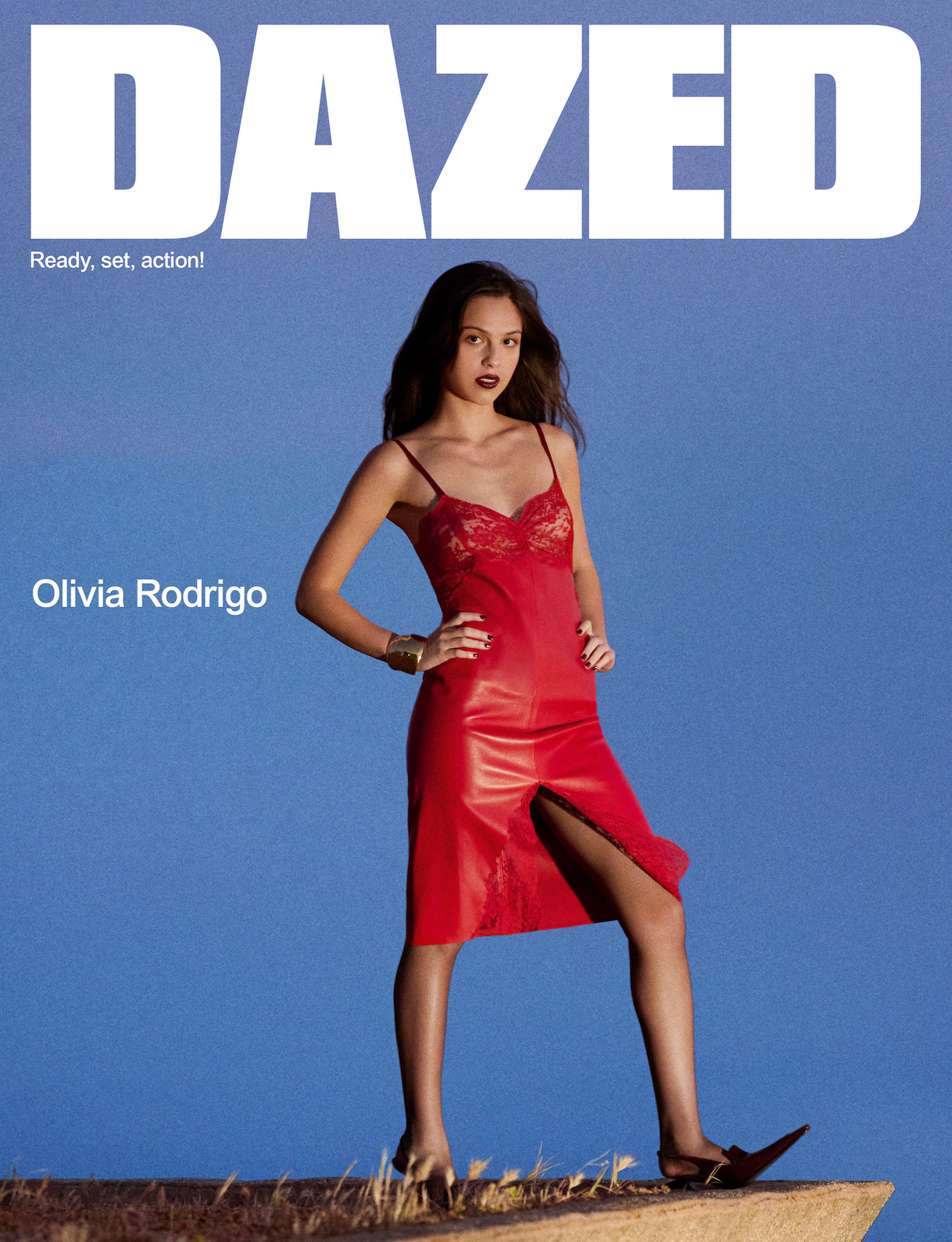 Olivia Rodrigo en shooting Dazed Magazine, soutien-gorge bijou et coucher de soleil