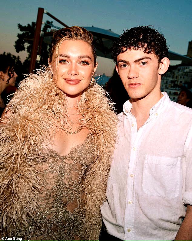 Florence Pugh à l’anniversaire d’Harris Reed, robe brodée très transparente