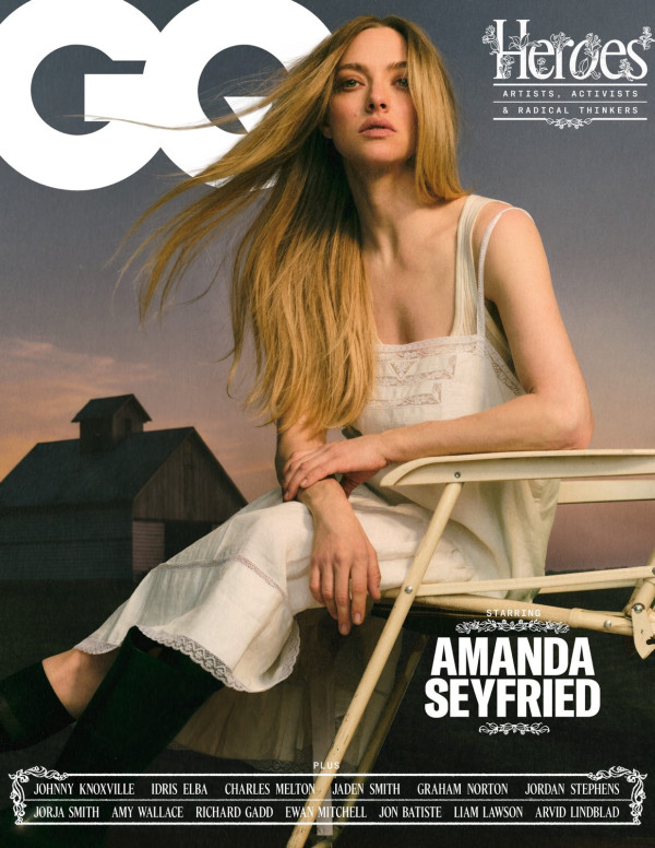 Amanda Seyfried en couverture de British GQ avec robe blanche champêtre