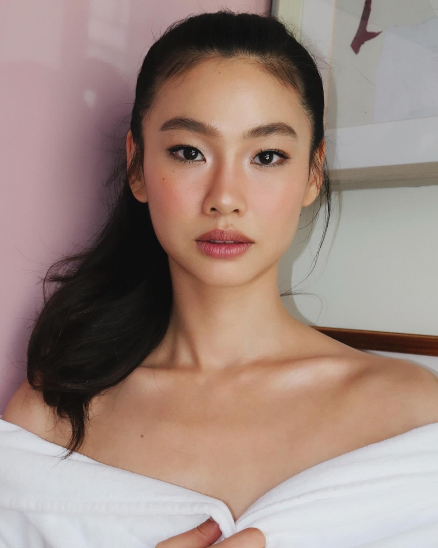 Jung Ho-yeon joue le denim chic pendant la promotion de Hope