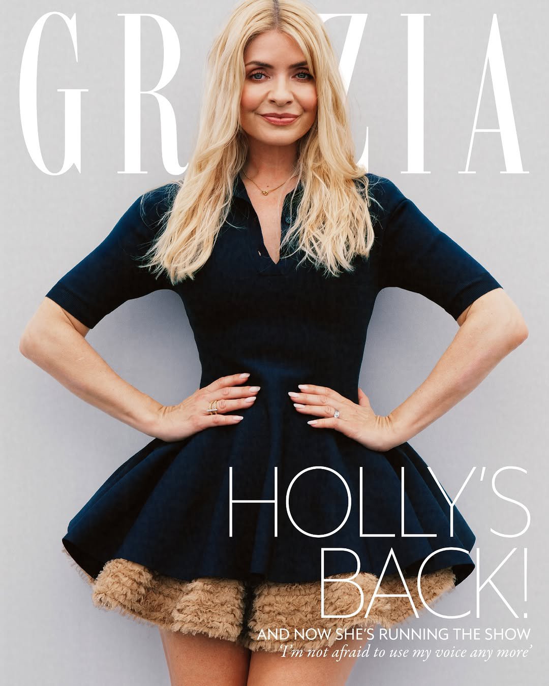 Holly Willoughby, jambes nues et chemise rayée dans Grazia Magazine
