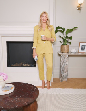 photos Holly Willoughby