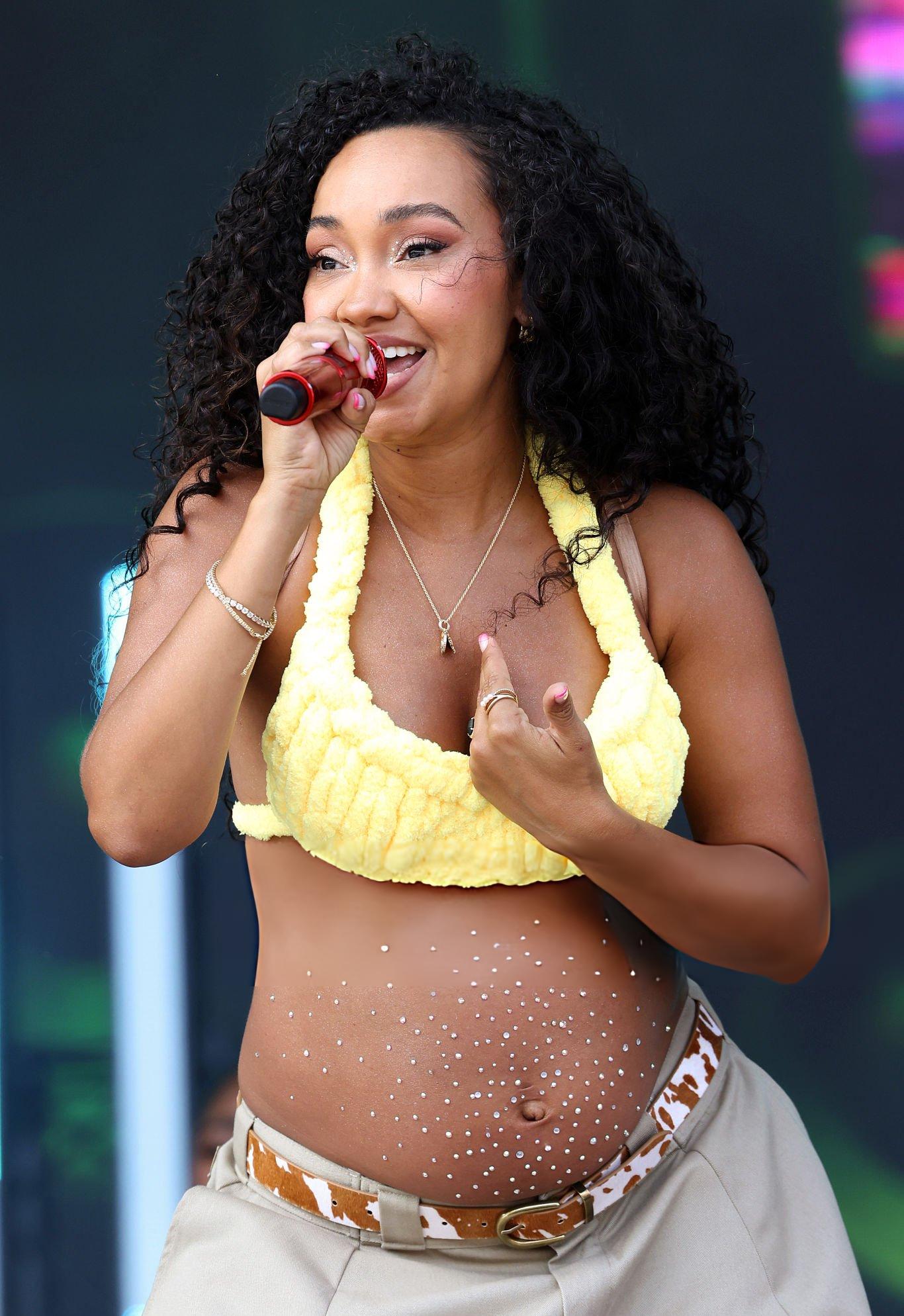 Leigh-Anne Pinnock rayonne à la Pride de Brighton avec un haut jaune audacieux