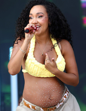 Leigh-Anne Pinnock rayonne à la Pride de Brighton avec un haut jaune audacieux