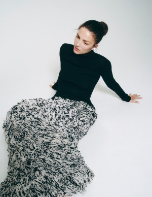 photos Ella Hunt
