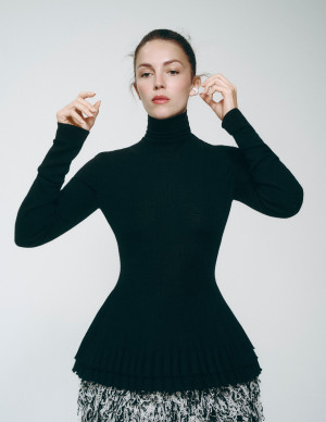 photos Ella Hunt