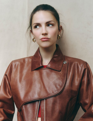photos Ella Hunt