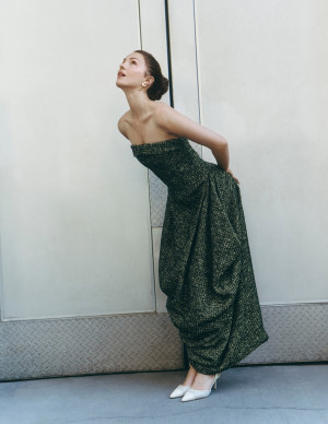 photos Ella Hunt