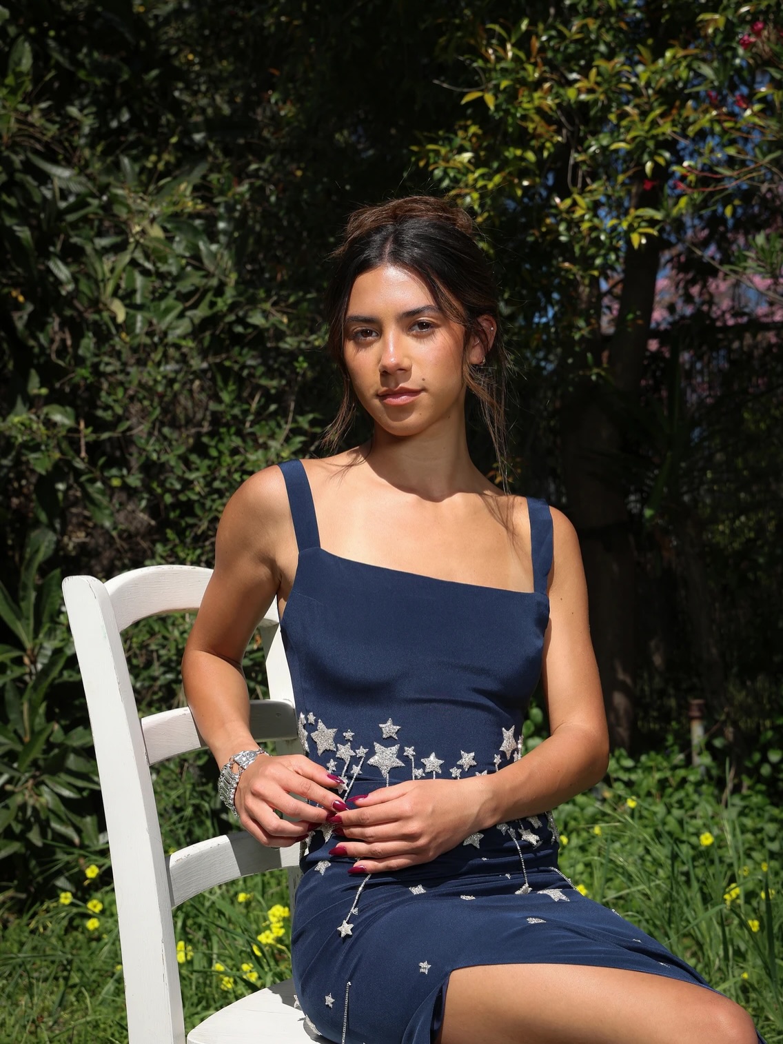 Scarlett Estevez chez Folie Magazine, dos nu et robe fleurie
