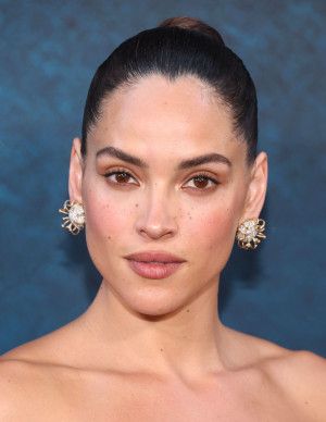 photos Adria Arjona