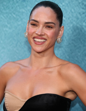 photos Adria Arjona