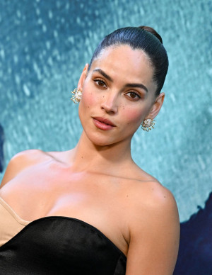 photos Adria Arjona