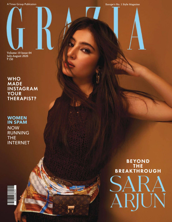 Sara Arjun pour Grazia India, mini-robe bleue et jambes interminables