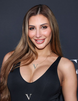 Gianna Dior fête les dix ans de Vixen en body noir