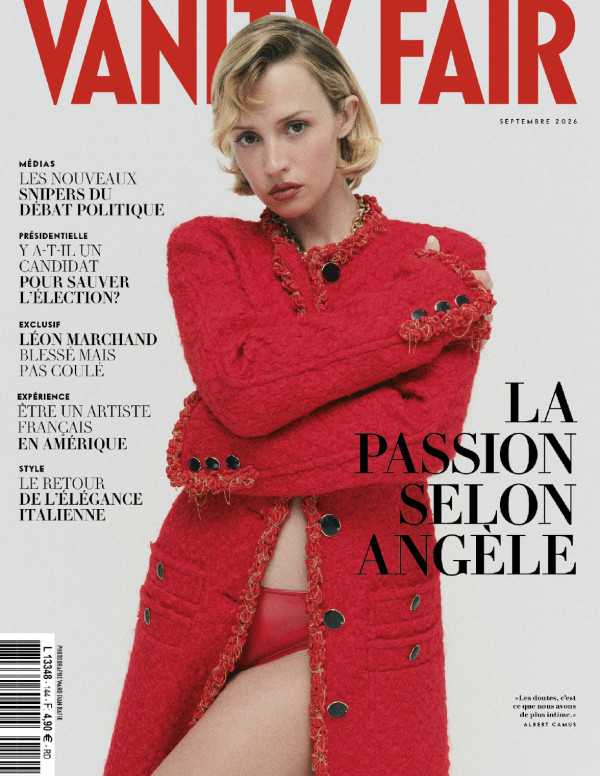 Angèle ose soutien-gorge noir et jambes nues chez Vanity Fair