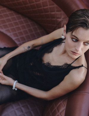 photos Emma Corrin