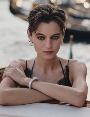 photos Emma Corrin