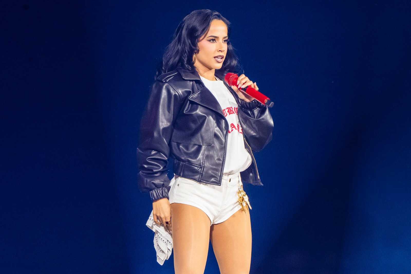 Becky G à New Jersey, son micro-short réveille MAMIII sans prévenir