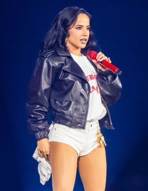 Becky G à New Jersey, son micro-short réveille MAMIII sans prévenir