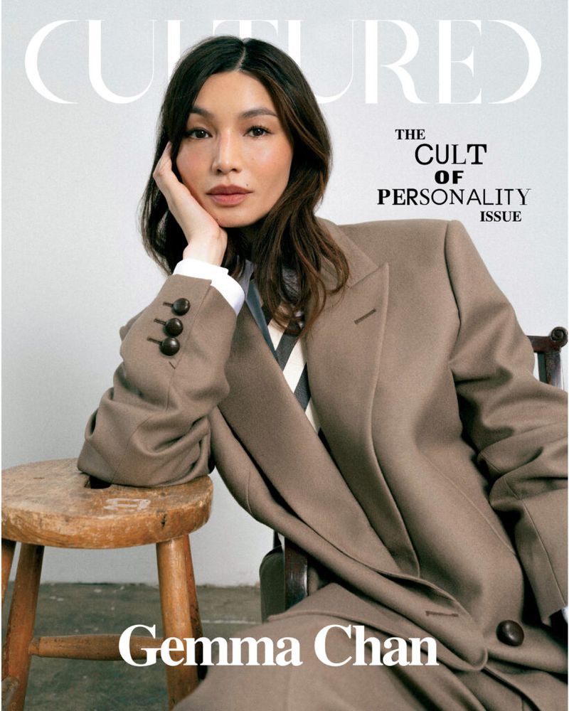 Gemma Chan impose ses épaules nues dans Cultured Magazine très arty