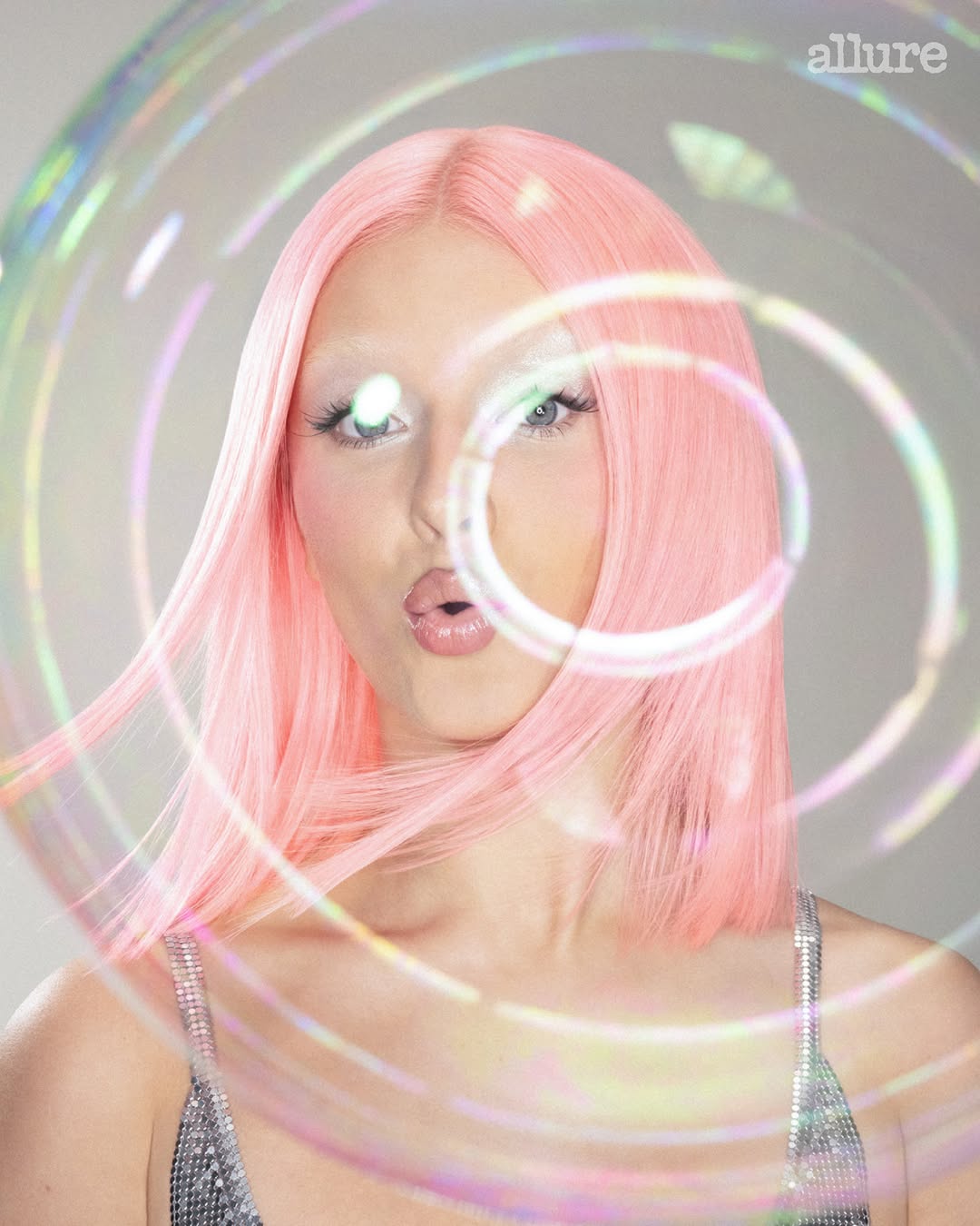 Zara Larsson souffle les 30 ans d’Allure dans une bulle