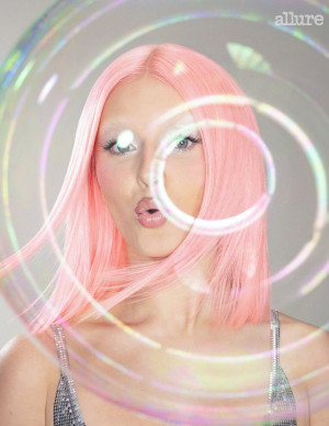 Zara Larsson souffle les 30 ans d’Allure dans une bulle