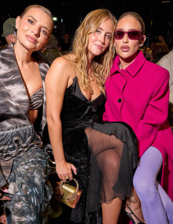 Valentina Ferragni chez Cavalli, sa robe joue à cache-cache devant