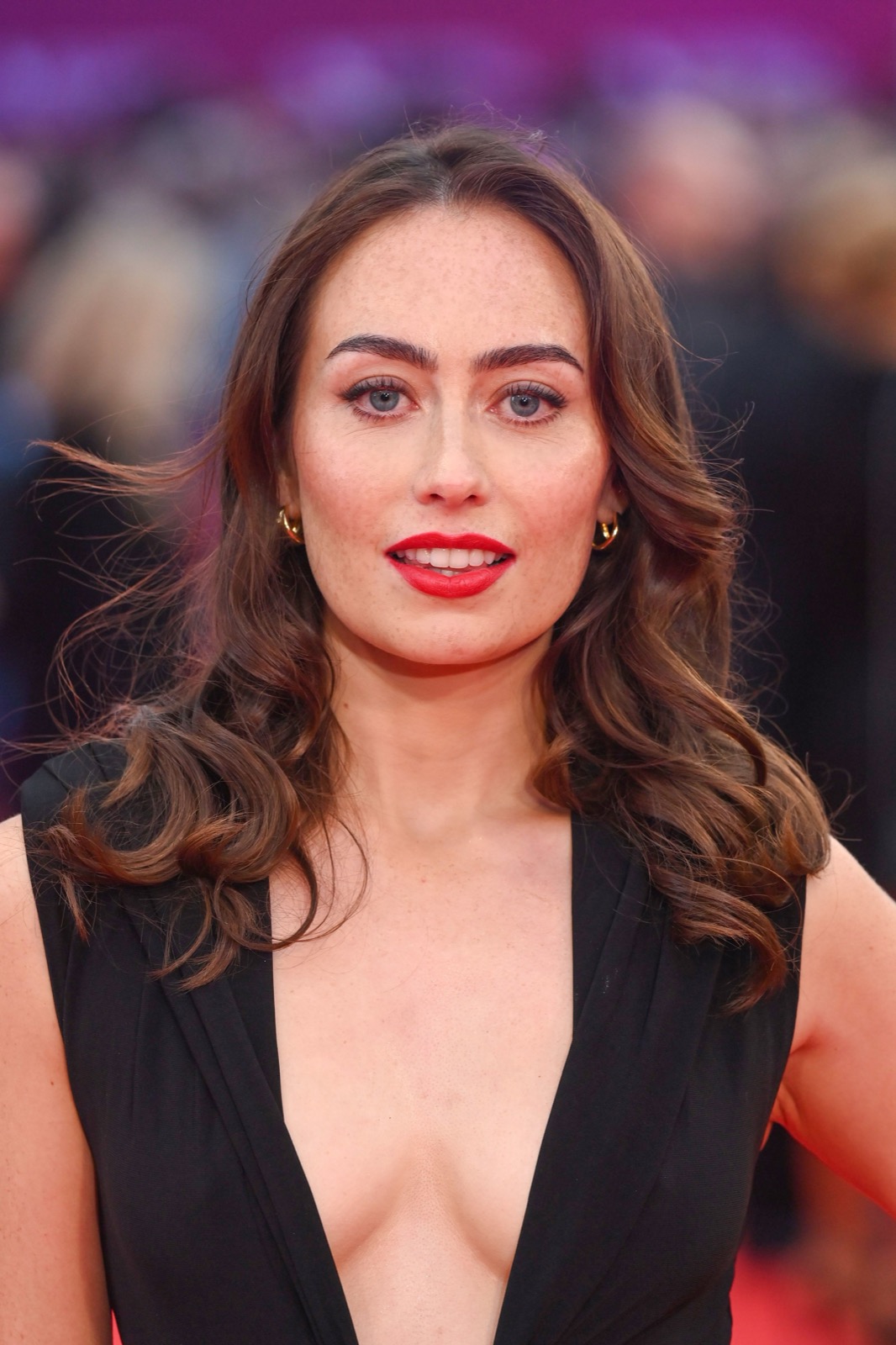 Adele Marie Heenan ose le décolleté plongeant pour Bunker à Londres