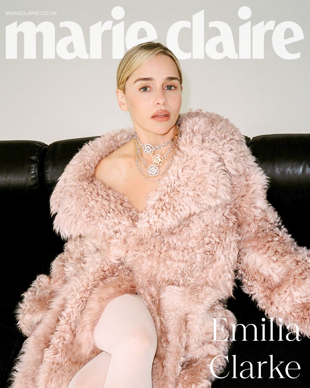 Emilia Clarke chez Marie Claire : les dragons préfèrent le rose