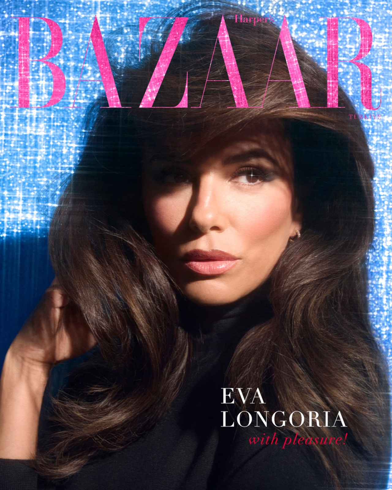 Eva Longoria dévoile son décolleté plongeant pour Harper's Bazaar Türkiye