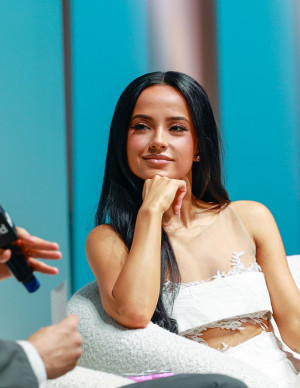 photos Becky G