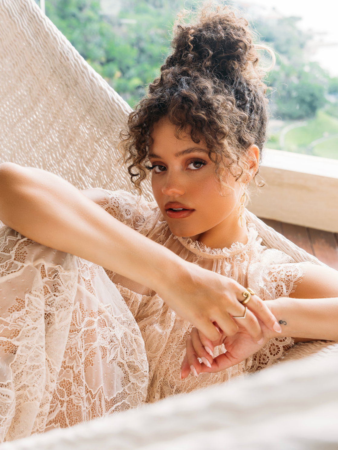 Sarah Jeffery nue